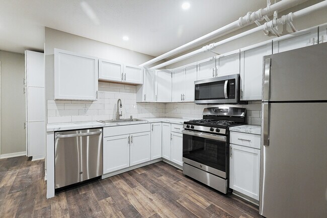 Building Photo - 410 1st St
