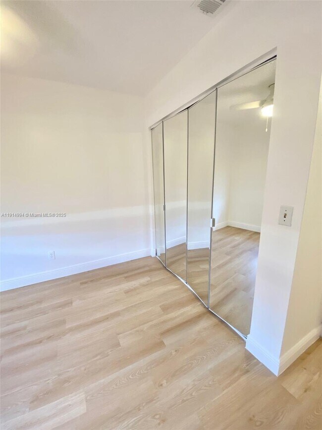 Building Photo - 6568 SW 41st Pl