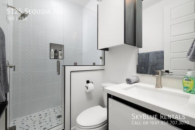 Building Photo - 5125 Sequoia Ave