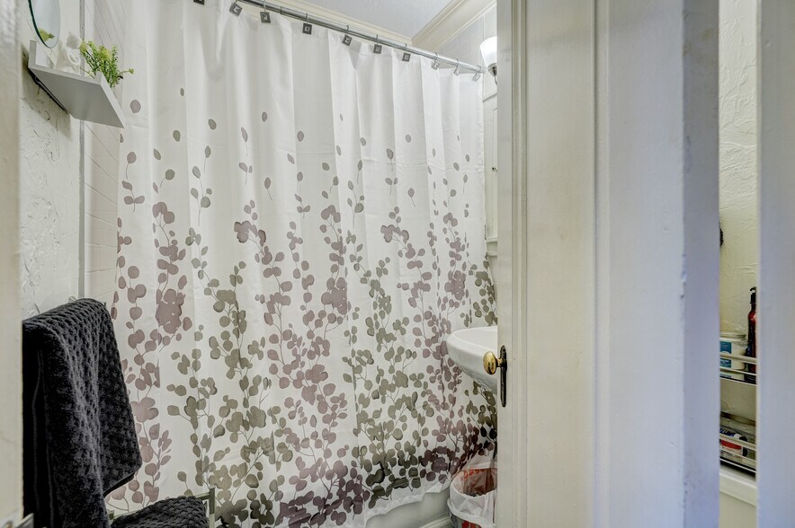 Building Photo - 308 NW 24th St