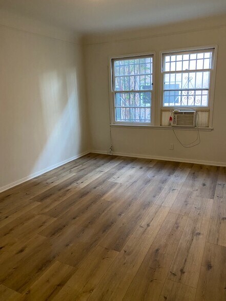 Building Photo - 429 N Orange Grove Ave