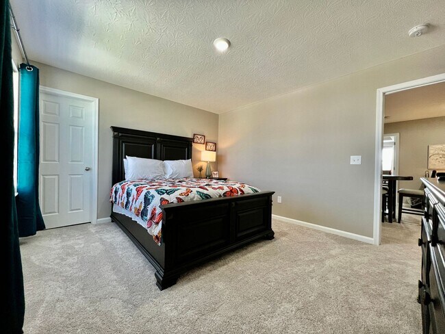 Building Photo - 5137 Sofia Cir