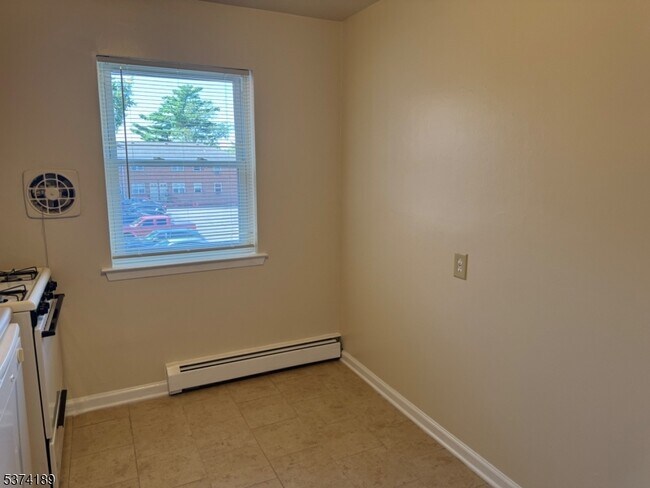 Building Photo - 51 Traphagen Rd