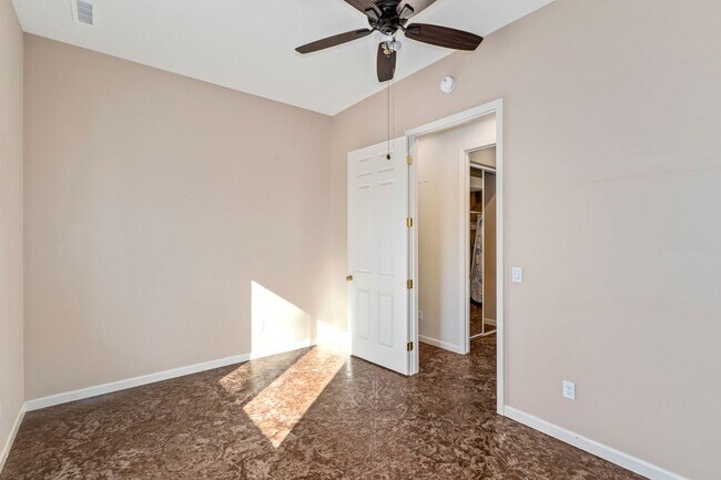 Building Photo - Country living at its finest!