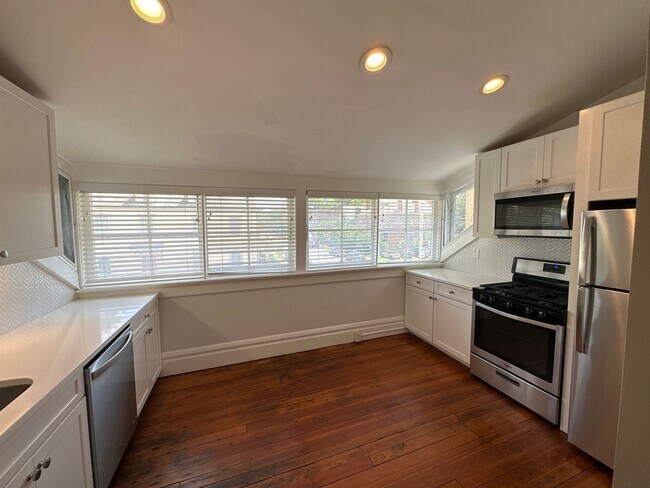 Building Photo - 1186 Neil Ave