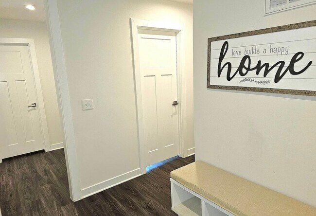 Building Photo - 3700 SF 4/4 Available Now!