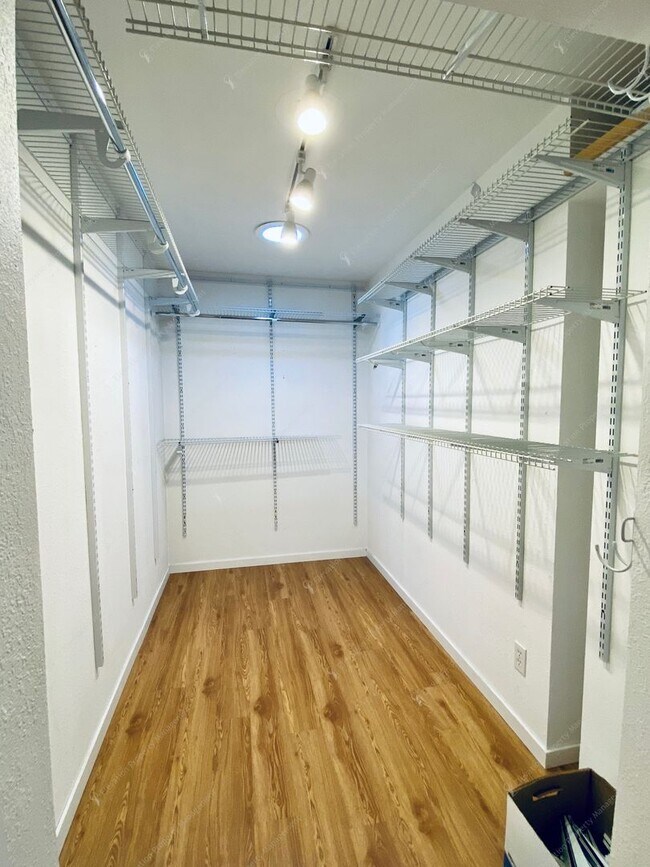 Building Photo - Charming 2 BR in downtown Bend - flexible ...