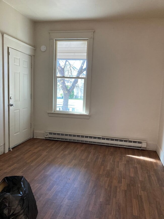 Building Photo - 5028 N Nelson St