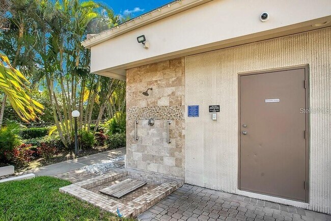 Building Photo - 1328 Pasadena Ave S