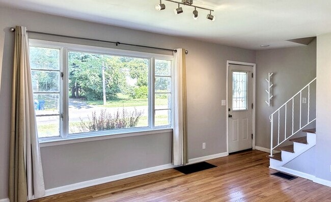 Building Photo - 312 Robinwood Ave