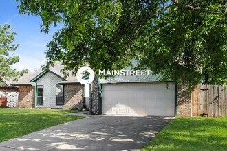 Building Photo - 4 Bedroom Pet-Friendly Home in Edmond, OK with Main Street Renewal