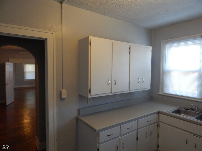 Building Photo - 4843 N College Ave