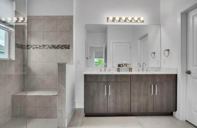 Building Photo - 11971 Cypress Key Way