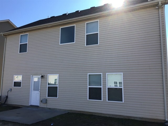 Building Photo - 708 White Oak Dr