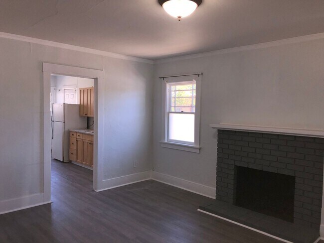 Building Photo - 1835 Estudillo St