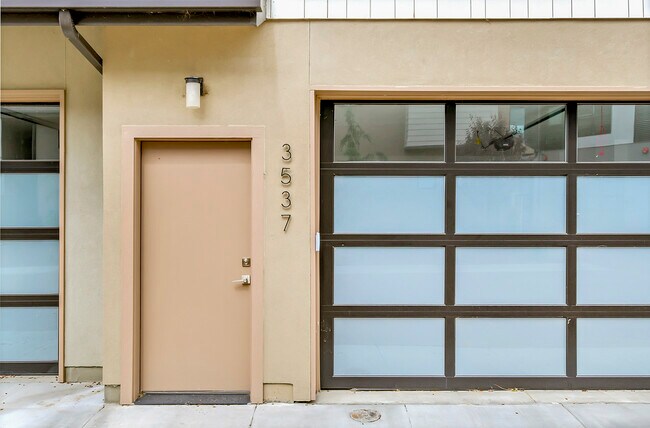 Building Photo - 3537 N Prospect Ln