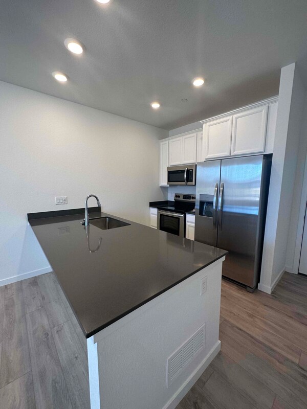 Building Photo - 5418 Euclid Dr