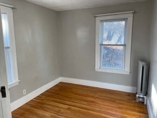 Building Photo - 82 Brantwood Rd