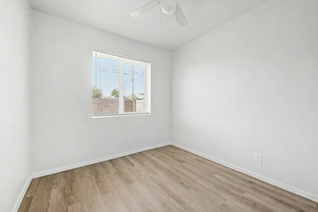 Building Photo - 2045 E Orange St.