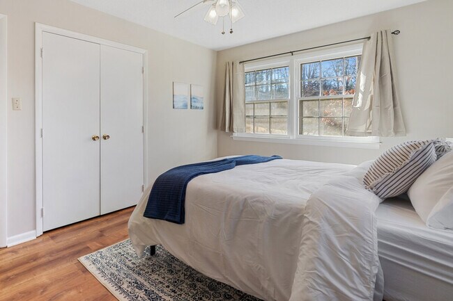 Building Photo - 750 SE Maynard Rd