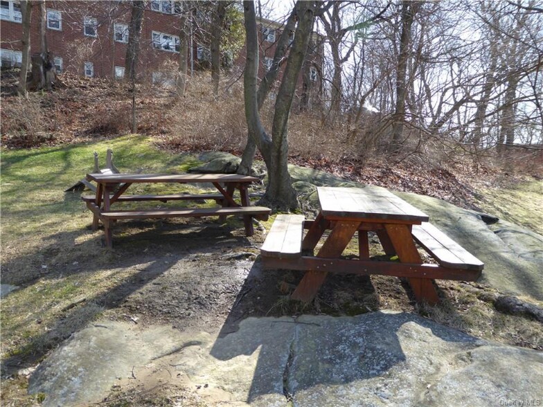 Building Photo - 140 N Broadway