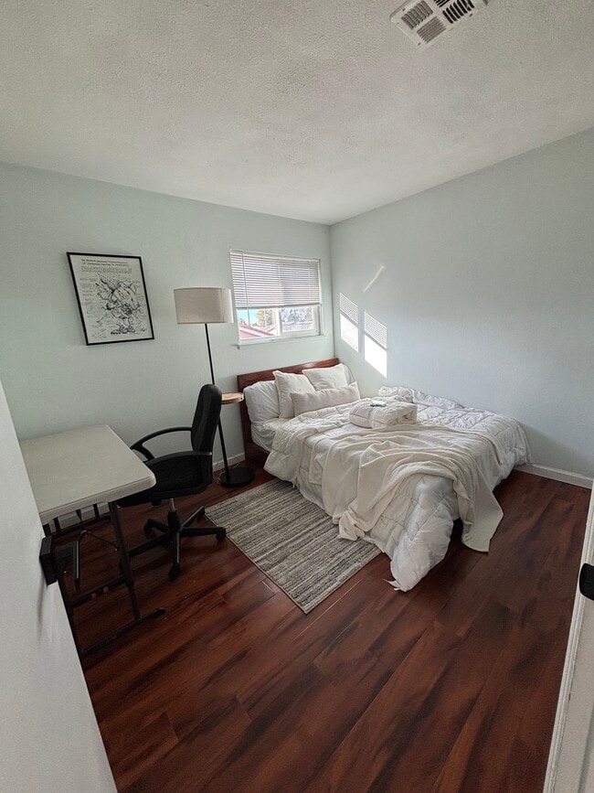 Building Photo - 2506 Cabrillo Dr