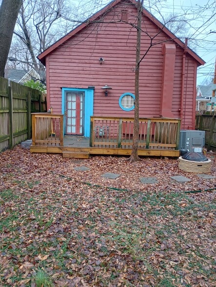 Deck & Back of House - 610 S Cox St