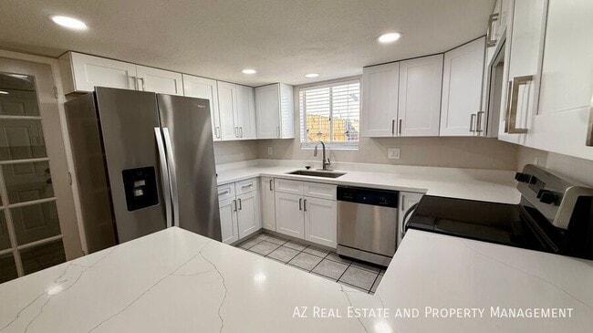 Building Photo - 4502 W Edgemont Ave