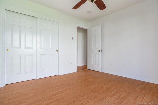 Building Photo - 123 Willow Springs