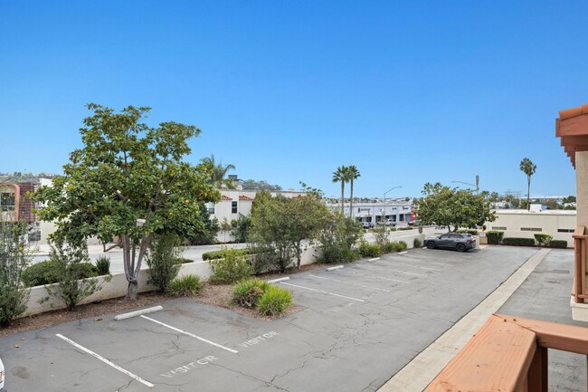 Building Photo - Charming 2-Bedroom Townhome Near USD and F...