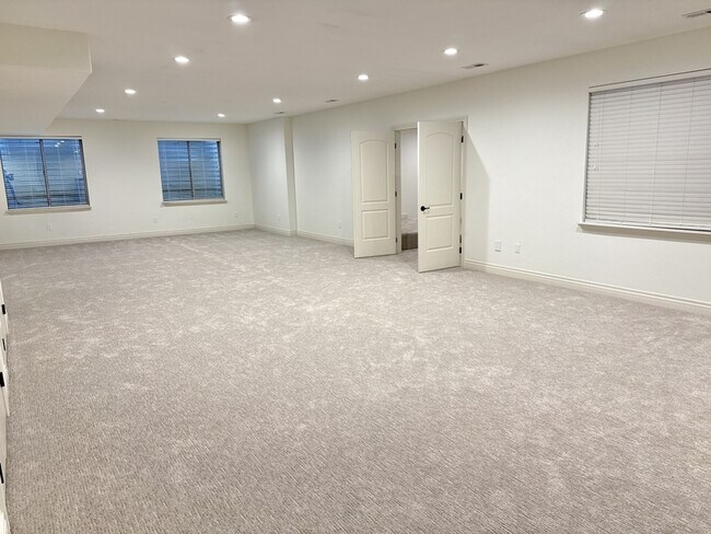 Building Photo - 14328 S Log Home Ln