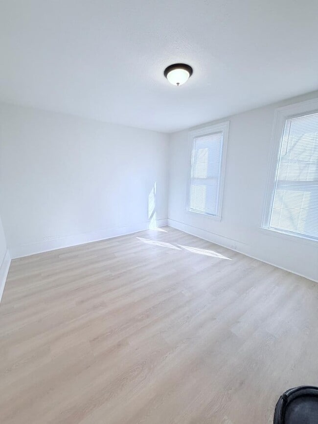 Building Photo - 2604 W 27th St