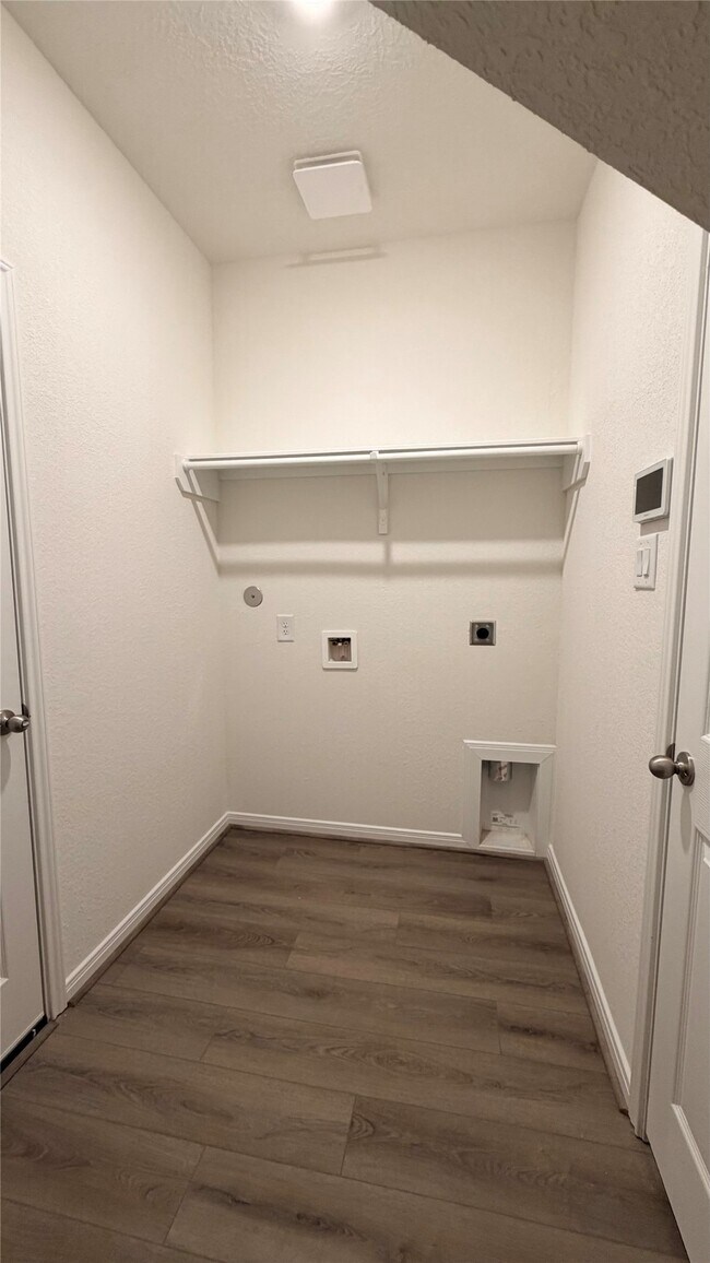 Building Photo - 2800 Cordova Hl Dr