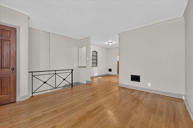 Building Photo - 4939 Pernod Ave