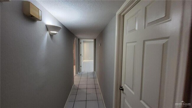 Building Photo - 2604 Quince Ln