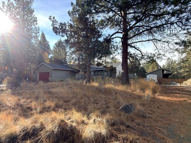 Primary Photo - SEASONAL FURNISHED SHORT TERM RENTAL Offering Great Vibe! ALL UTILITIES PAID BY THE SELLER...