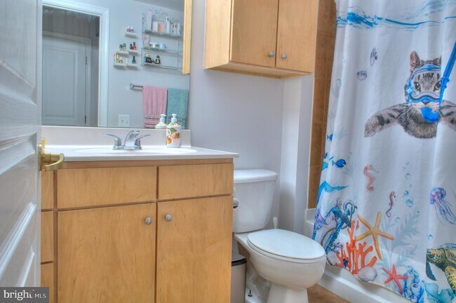 Building Photo - 616 E Street NW Unit 449