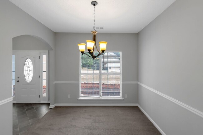 Building Photo - 4 Bedroom 3 bath Gorgeous Home