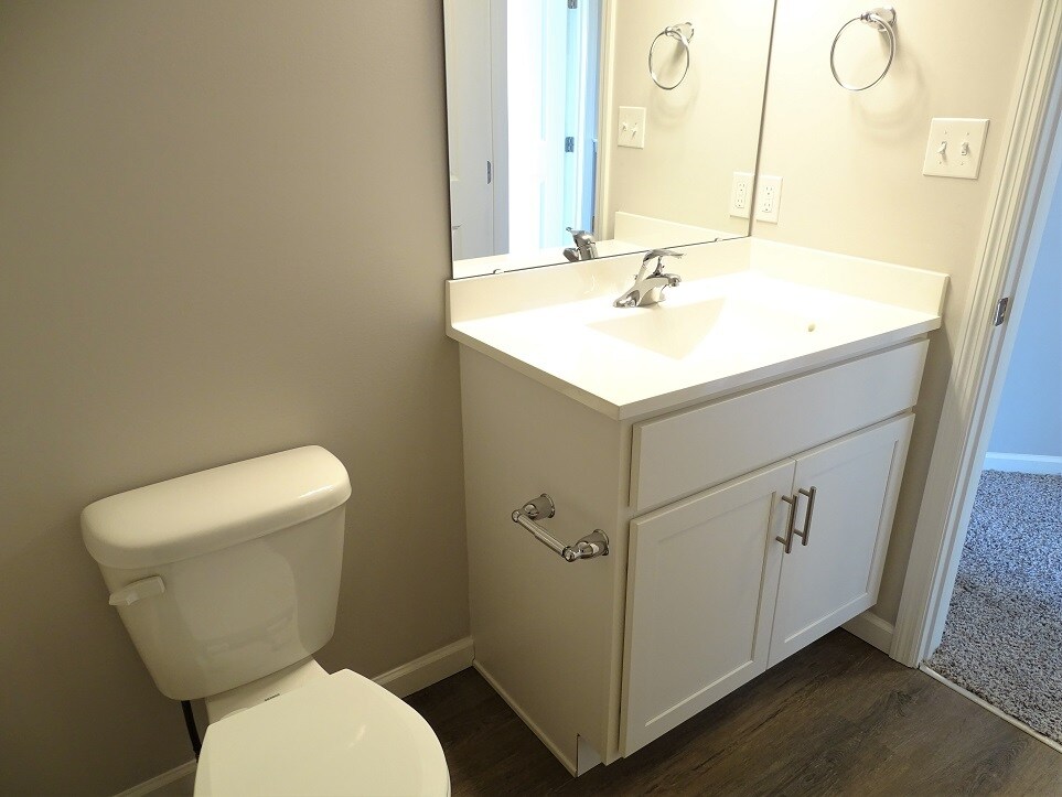 Building Photo - 6 Cobblestone Ct