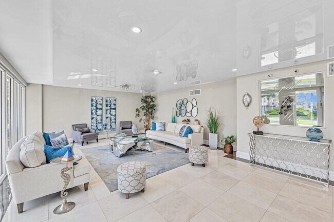 Building Photo - 1150 Hillsboro Mile