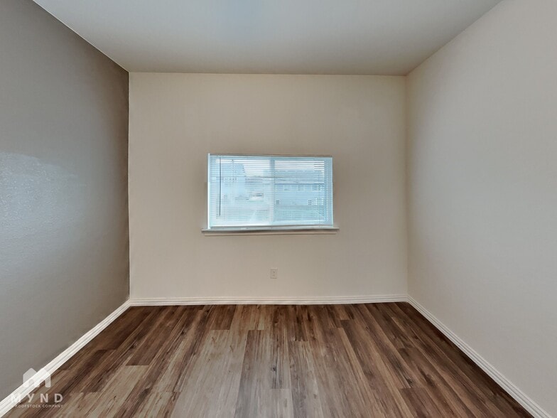 Building Photo - 3230 S Cherry Ln