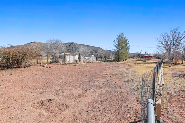 Building Photo - 3 bedroom 2 bath home with Acreage