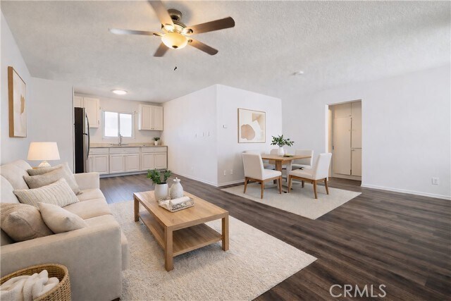 Building Photo - 685 E Vista Chino