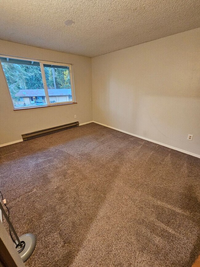 Building Photo - Port Orchard townhouse close to everything