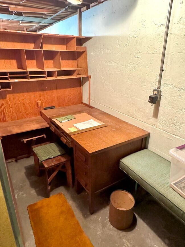 Building Photo - Alameda Neighborhood Pristine Tudor Home, Downtown Views, All The Amenities - A Must See!