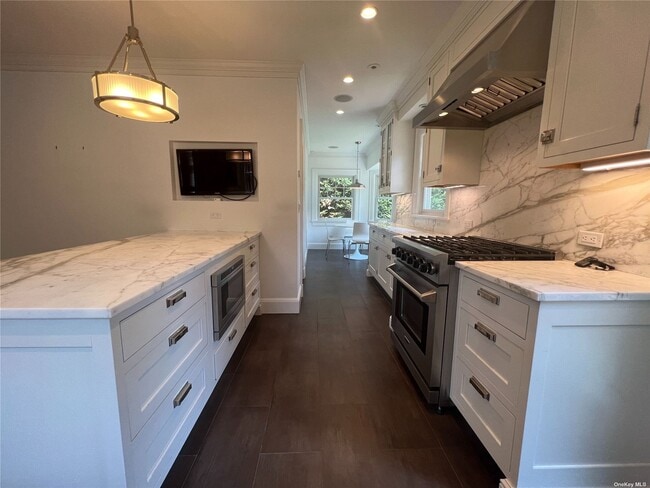 Building Photo - 36 Midland St