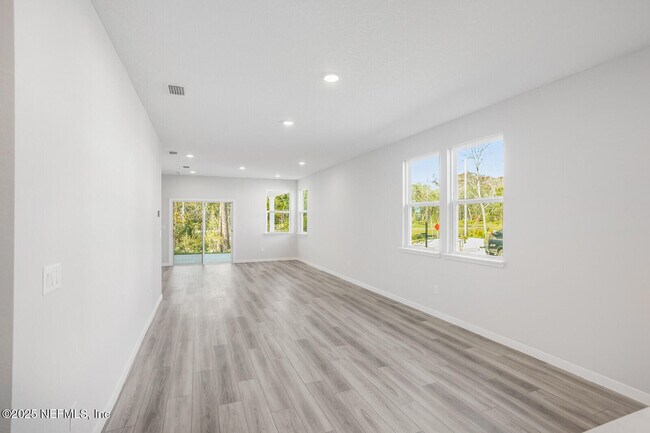 Building Photo - 95999 Surrey Pl