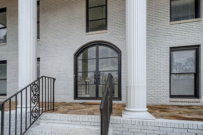 Building Photo - Furnished Estate Home - Double Curved Stairway - Marble Floors - Waterfall Island