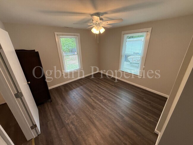 Building Photo - 4008 Leo St