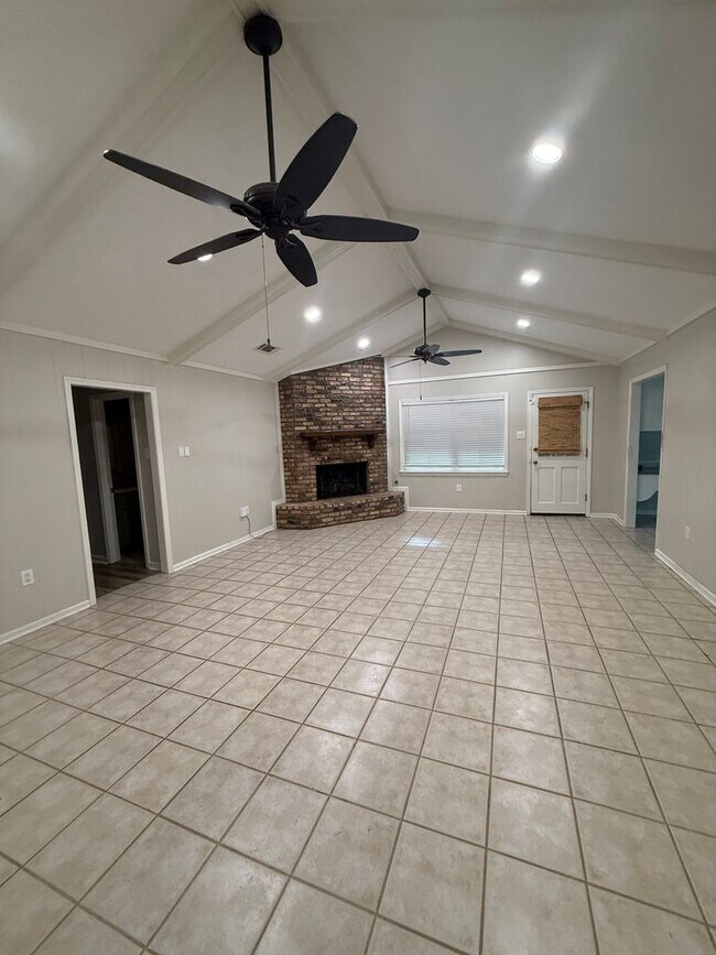 Building Photo - Available now! This one of a kind Rental i...